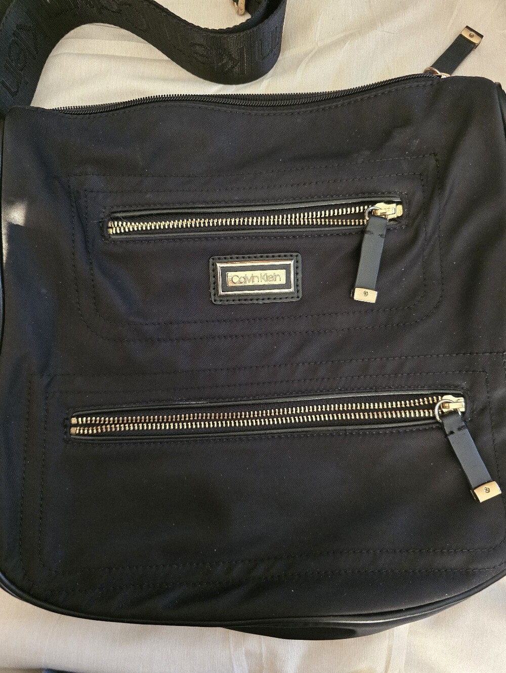 Calvin Klein Belfast Black Nylon Messenger Crossbody Bag Gold Hardware EUC